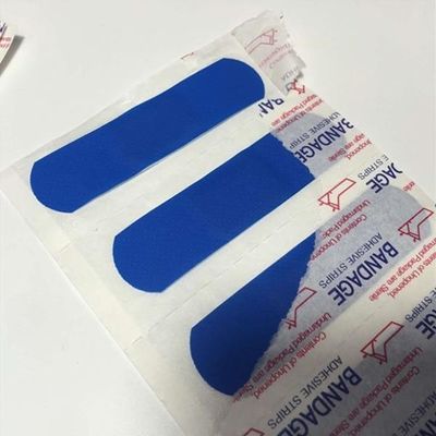 푸른 의학 탐지 가능 점착성 밴드 원조는 상처를 보호합니다